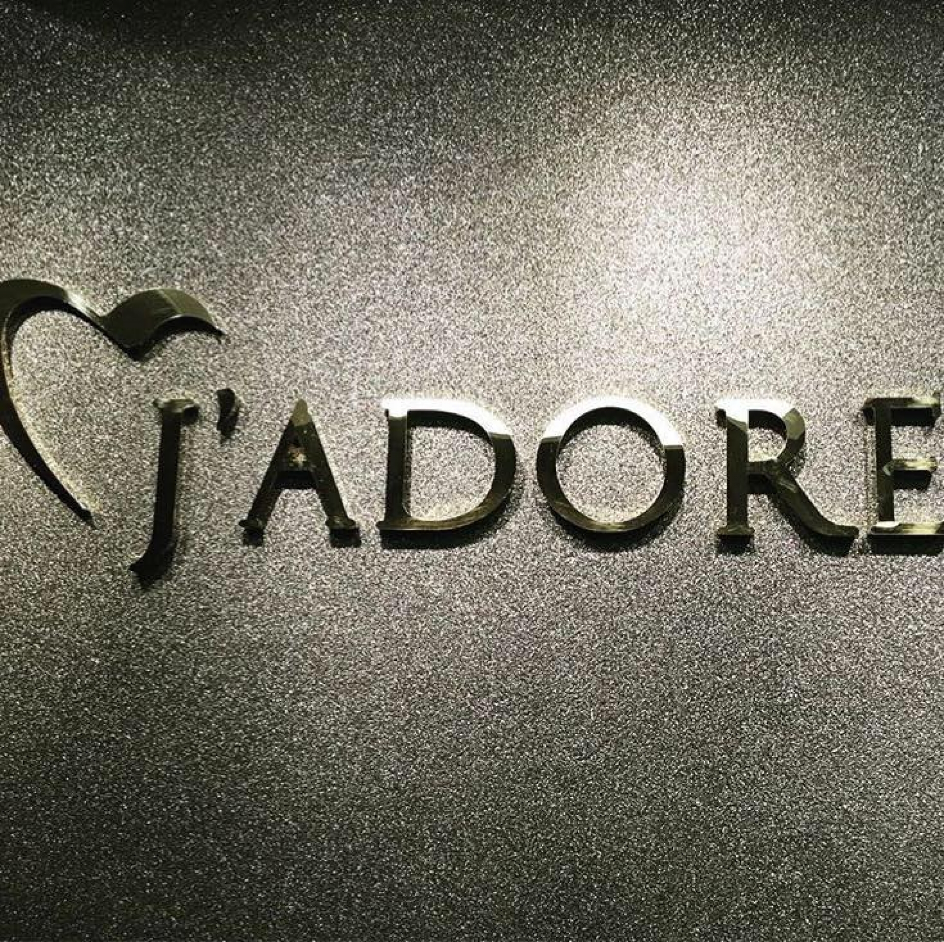 J'ADORE J'ADORE